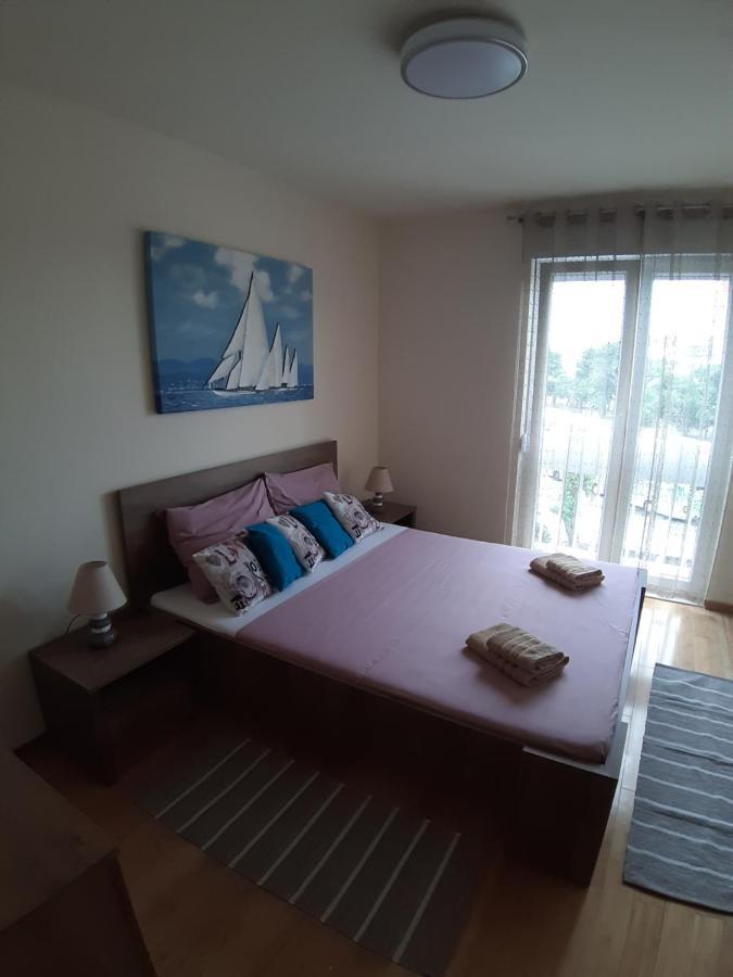 Apartman Petrovic City Center โตรกีร์ ภายนอก รูปภาพ