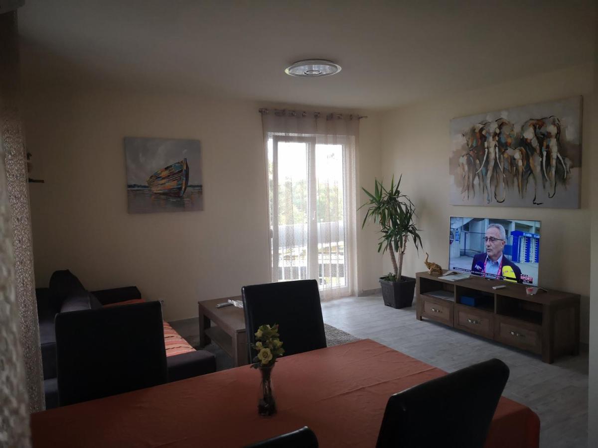 Apartman Petrovic City Center โตรกีร์ ภายนอก รูปภาพ