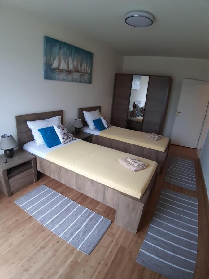 Apartman Petrovic City Center โตรกีร์ ภายนอก รูปภาพ